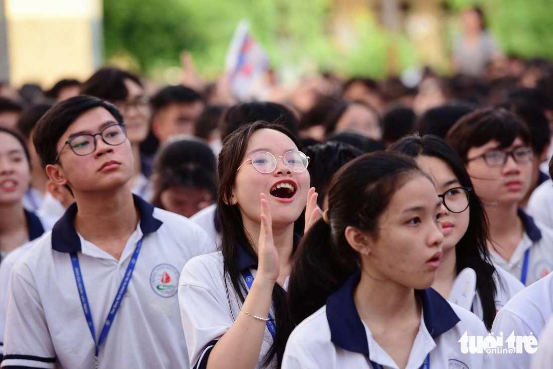 Học sinh hào hứng tham dự chương trình tại Đại học Tiền Giang sáng 9-3 - Ảnh: DUYÊN PHAN