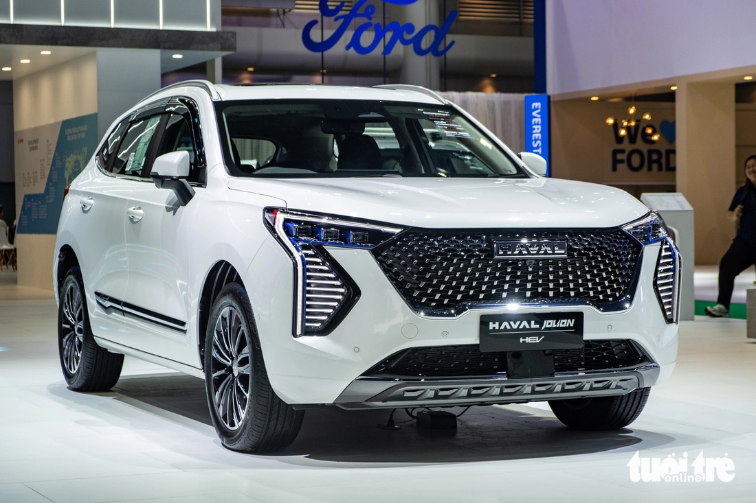 Loạt ô tô Trung Quốc sắp tràn vào Việt Nam: Phần lớn là xe điện, hybrid- Ảnh 4. Haval Jolion nằm chung phân khúc với Toyota Corolla Cross, Mazda CX-30, có thiết kế khác biệt