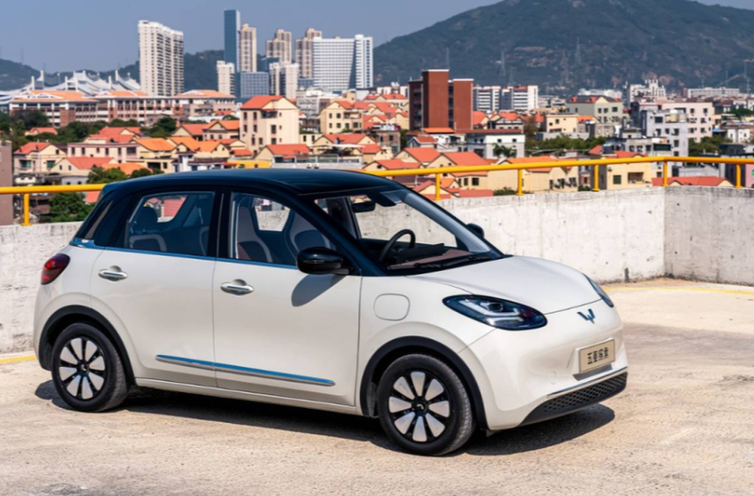 Loạt ô tô Trung Quốc sắp tràn vào Việt Nam: Phần lớn là xe điện, hybrid- Ảnh 16. So với Mini EV, Bingo EV lớn hơn với kích thước tương đương Kia Morning hay Hyundai i10. Xe có chiều dài gần 4m, chiều rộng hơn 1,7m - Ảnh: SAIC