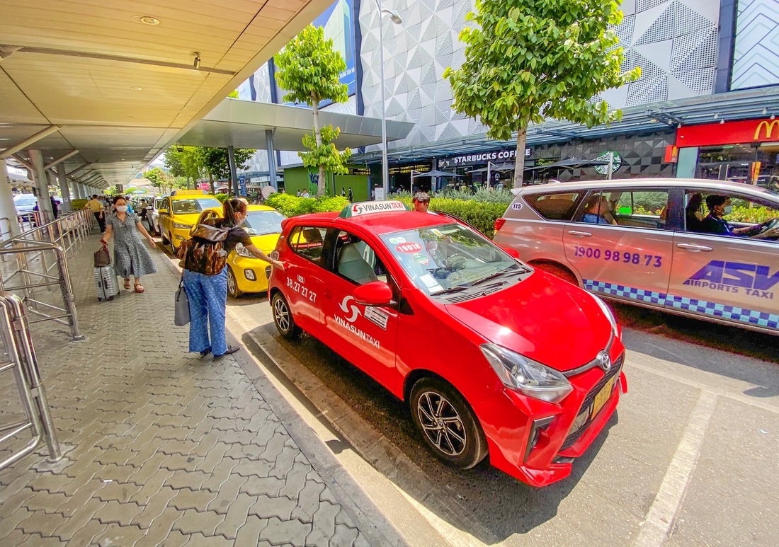 Đại diện hãng taxi đề nghị cơ quan soạn thảo luật nên bổ sung vào quy định phải có quy hoạch bãi đậu taxi - Ảnh: THANH ĐẠM