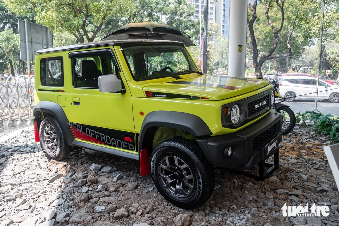 Suzuki Jimny là dòng xe chơi, hãng cũng công khai bán các gói phụ kiện cho khách hàng để phục vụ tính cá nhân hóa - Ảnh: QUỐC MINH