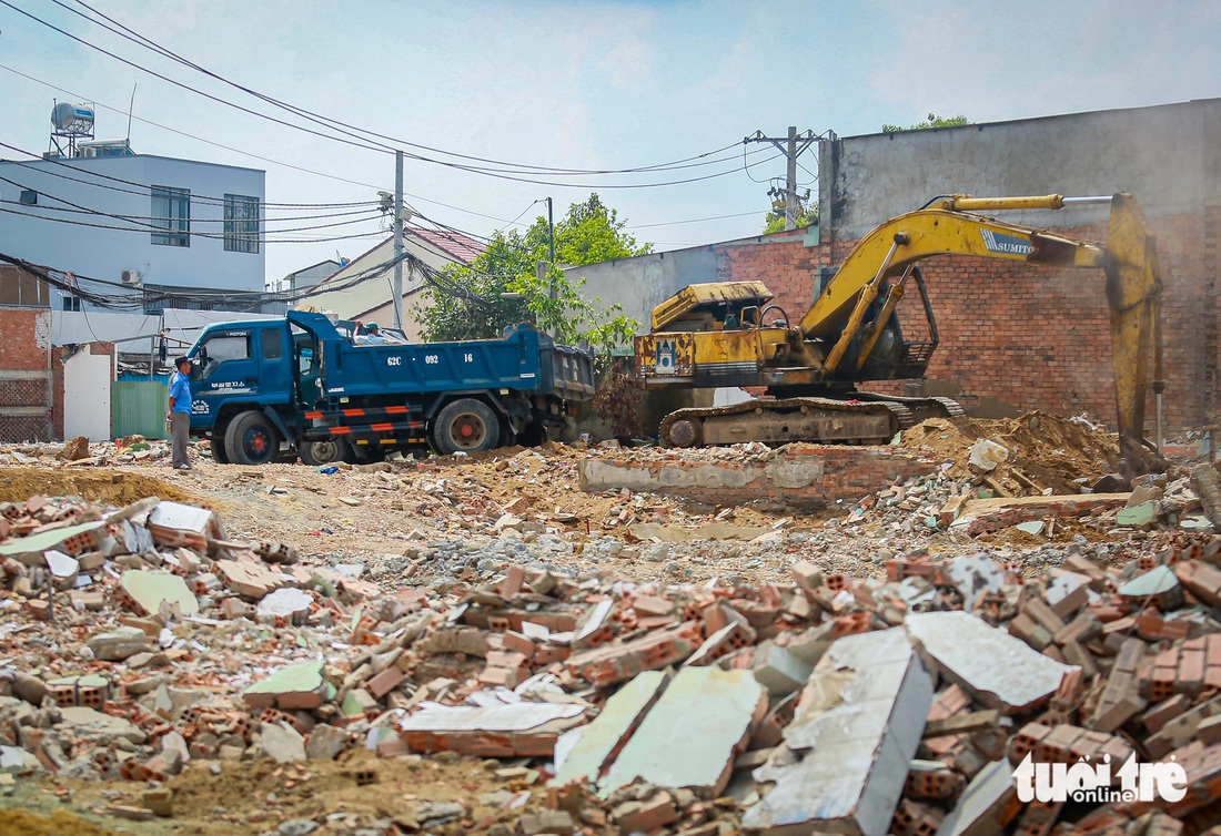 Tại khu vực giáp ranh 2 tỉnh thành này đang được giải tỏa bàn giao mặt bằng - Ảnh: LÊ PHAN