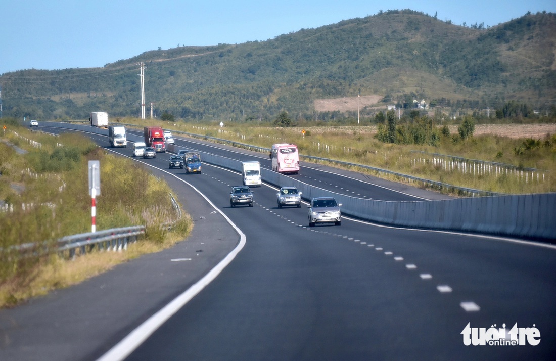 Cao tốc Dầu Giây - Phan Thiết có chiều dài 99km, quy mô 6 làn xe, cho phép lái ô tô tốc độ chạy tối đa 120km/h - Ảnh: T.T.D.