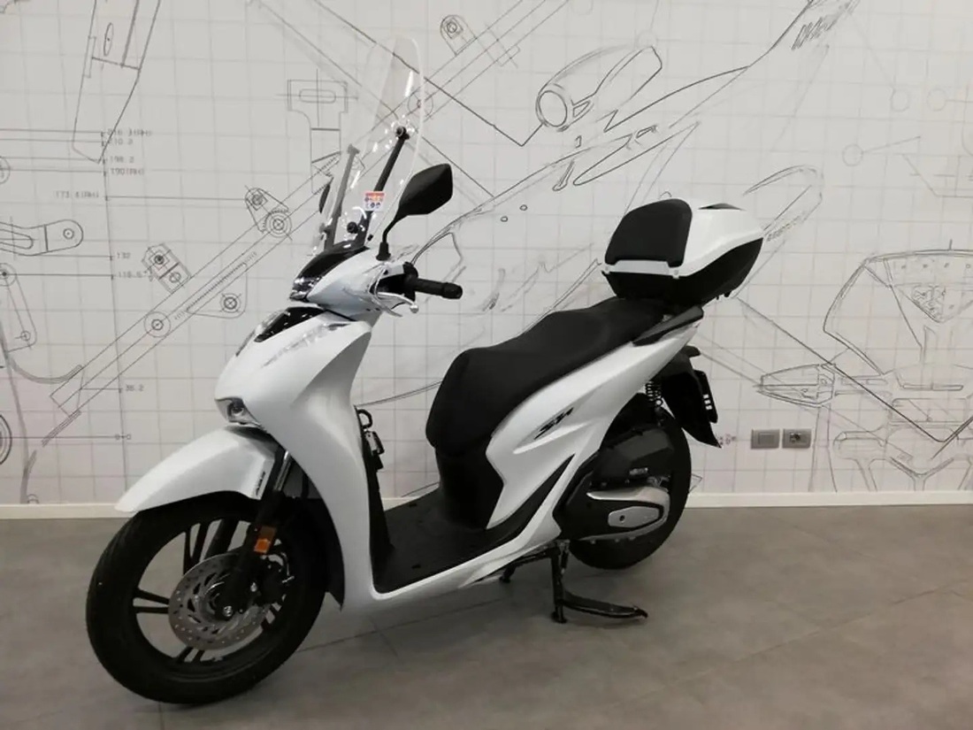 Honda SH 2024 thêm màu mới sang chảnh, giá quy đổi 98 triệu đồng- Ảnh 9. Honda SH 2024 thêm màu mới sang chảnh, giá quy đổi 98 triệu đồng- Ảnh 9.