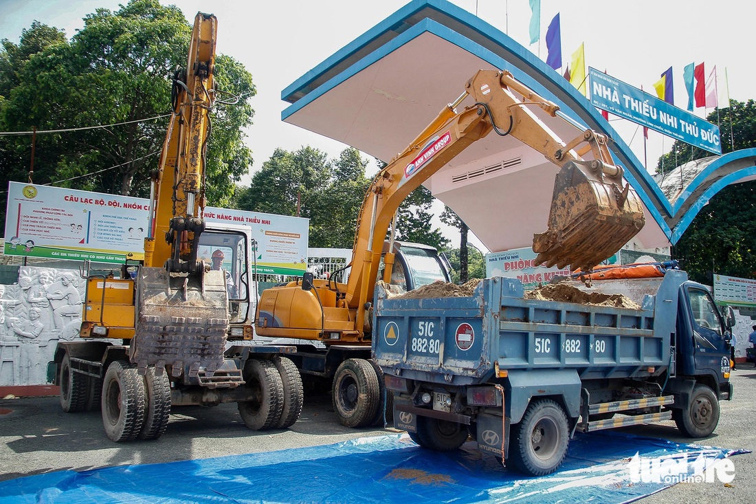 Hệ thống thoát nước với chiều dài tuyến khoảng 2,5km, cống tròn và cống hộp đôi, làm mới bó vỉa, vỉa vè và thảm lại mặt đường. Tổng mức đầu tư của dự án tính đến nay hơn 248 tỉ đồng - Ảnh: CHÂU TUẤN