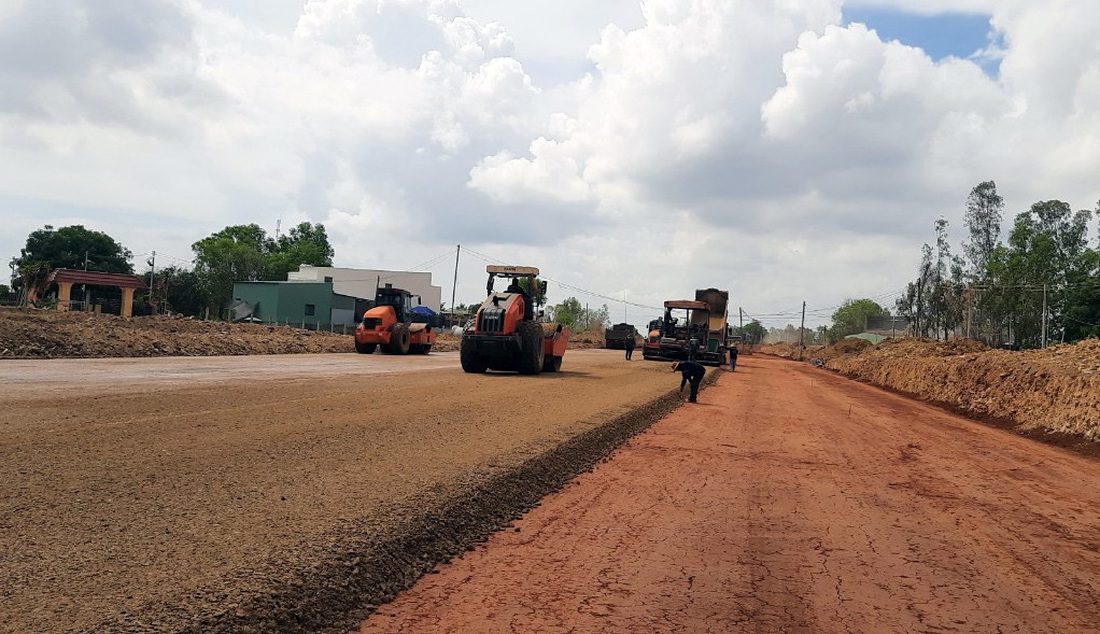 Trong khi đó, dự án thành phần 3 đoạn qua tỉnh Bà Rịa - Vũng Tàu đang đảm bảo tiến độ - Ảnh: Đ.H.