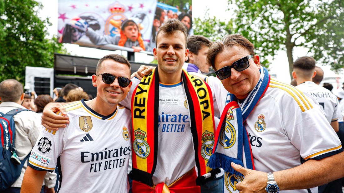 CĐV Real Madrid ở fanzone tại London chờ trận chung kết - Ảnh: RM FC