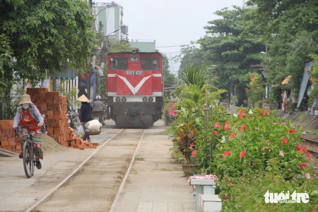 Đoạn đường sắt dài 2km chủ yếu phục vụ quay đầu máy xe lửa - Ảnh: TRƯỜNG TRUNG