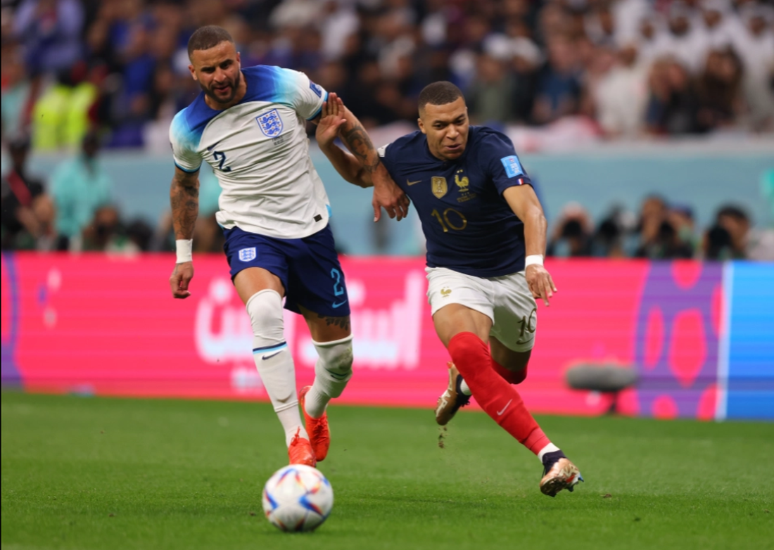 Kylian Mbappe (phải) và Kyle Walker từng nằm trong số những cầu thủ chạy nhanh nhất thế giới - Ảnh: GETTY