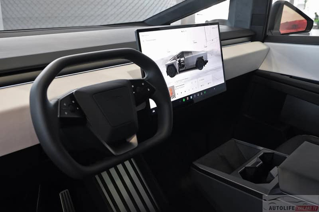 Nội thất xe Tesla trước giờ chưa bao giờ được đánh giá cao vì quá đơn giản và không có các cơ chế điều khiển vật lý tiện lợi - Ảnh: Autolifethailand