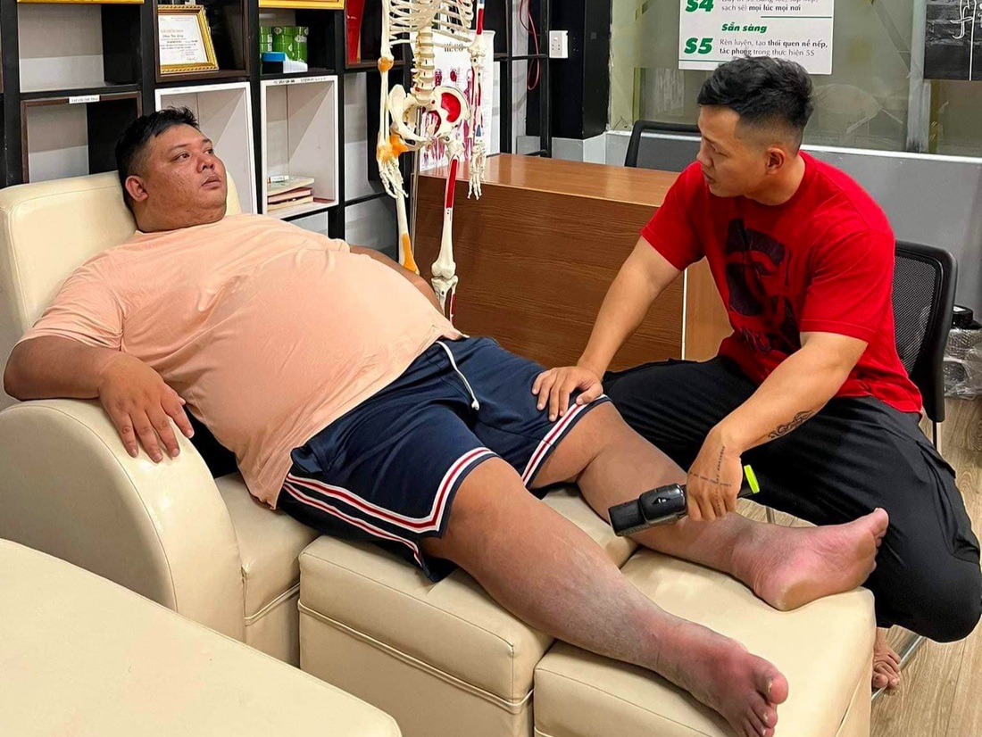 Cơ thể 180kg từng khiến Sơn Tùng khó khăn trong đi lại, không thể ngủ được và đối mặt nguy cơ ngừng thở - Ảnh: FBNV