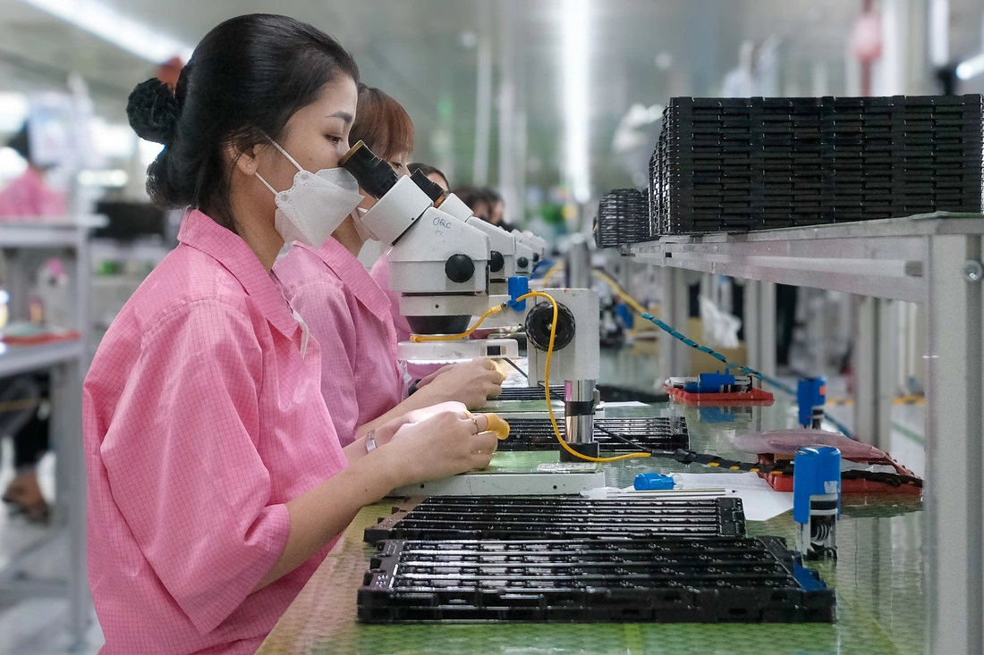 Đề xuất phân vùng tiền lương tối thiểu mới ở hơn 3.300 xã, phường, đặc khu từ 1-7 - Ảnh 1. lương tối thiểu - Ảnh 1.