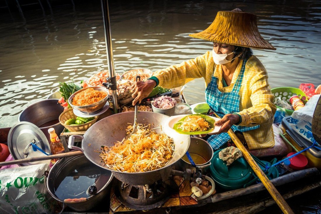 Pad Thái là món ăn bình dân, quen thuộc của người Thái - Ảnh: Alamy