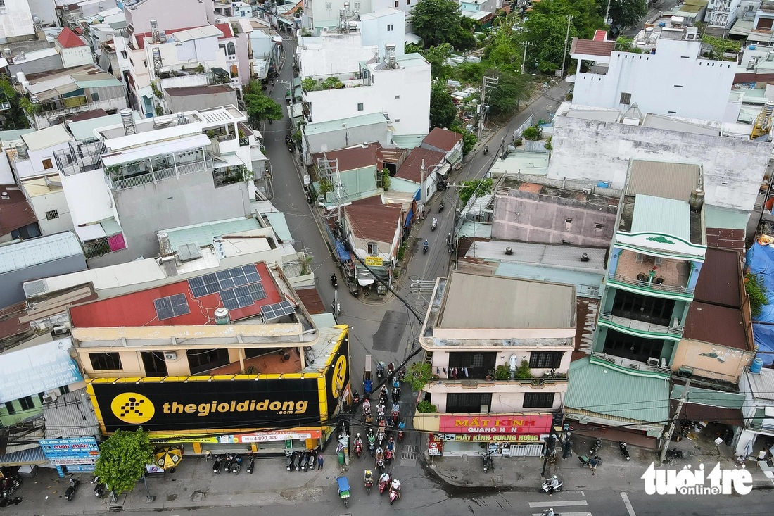 dự án xây dựng nút giao Ngã Tư Đình (quốc lộ 1 - Nguyễn Văn Quá, quận 12) do Ban Quản lý đầu tư xây dựng các công trình giao thông làm chủ đầu tư với 397 tỉ đồng - Ảnh: PHƯƠNG NHI 