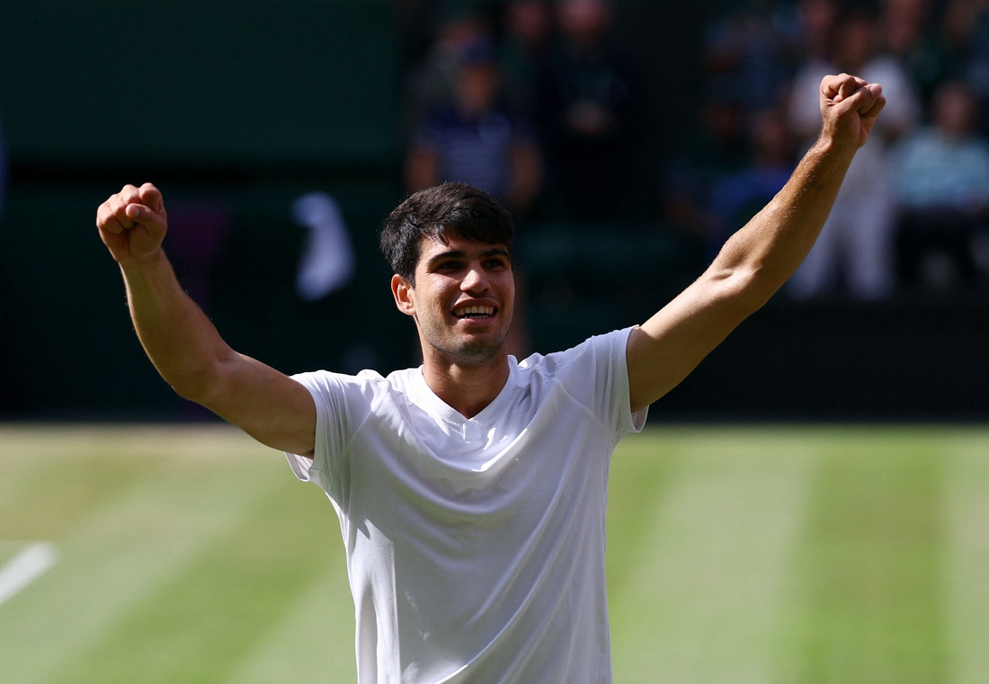 Alcaraz mang đến hy vọng cho người dân Tây Ban Nha với chức vô địch Wimbledon - Ảnh: REUTERS