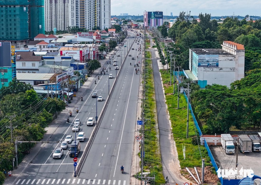 Đoạn trước Nghĩa trang liệt sĩ tỉnh Bình Dương đã được mở rộng cơ bản - Ảnh: CHÂU TUẤN