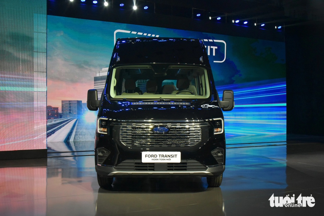 Ford Transit 2024 ra mắt Việt Nam: Giá từ 905 triệu, rộng rãi hơn, nhiều công nghệ lần đầu có- Ảnh 3.