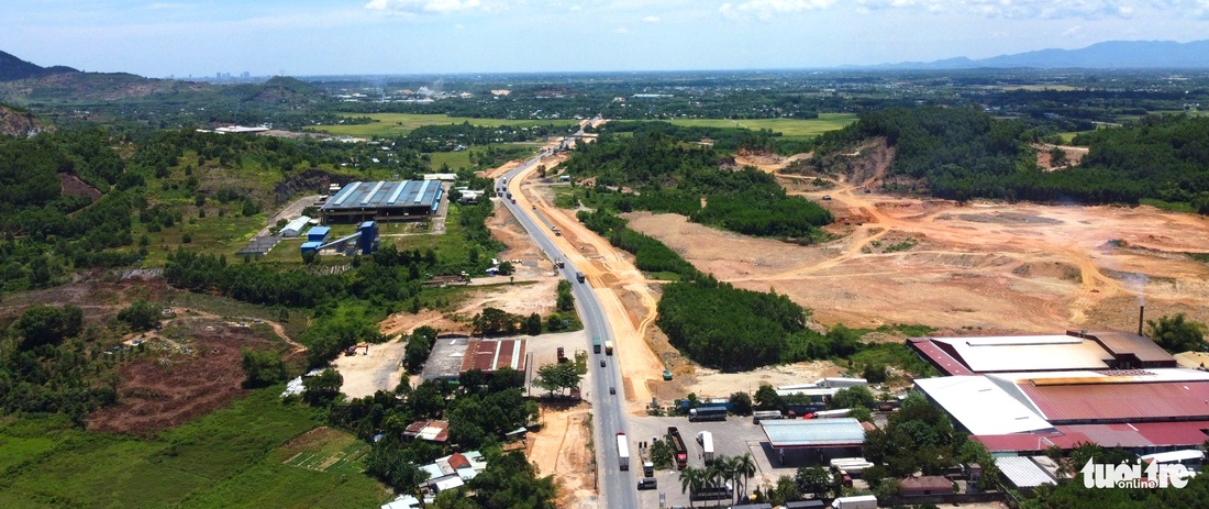 Hiện trạng cao tốc hơn 11km, vốn đầu tư trên 2.100 tỉ đồng sau một năm thi công - Ảnh 4.