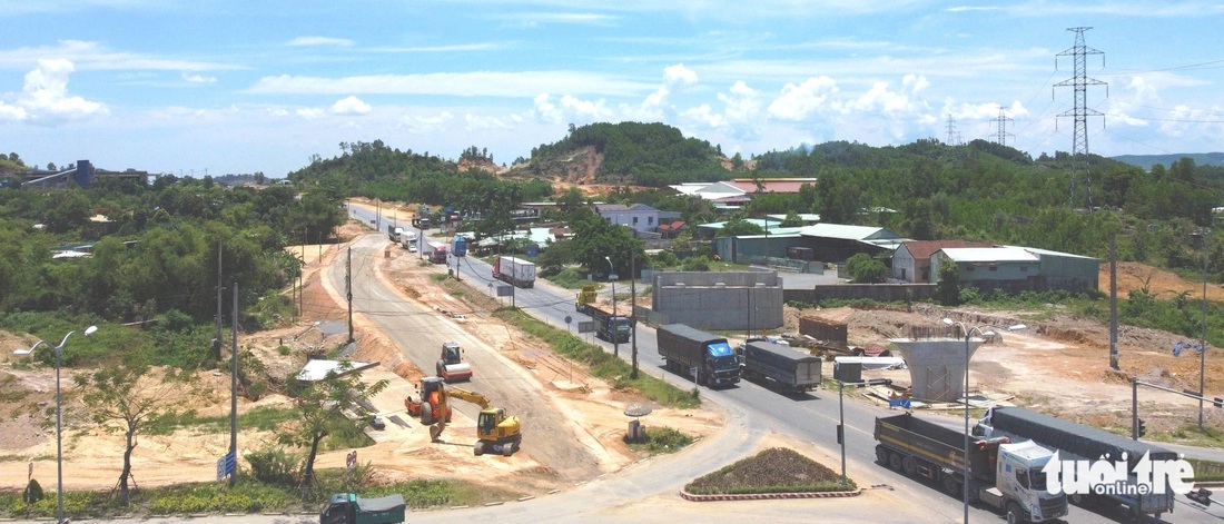 Hiện trạng cao tốc hơn 11km, vốn đầu tư trên 2.100 tỉ đồng sau một năm thi công - Ảnh 2.