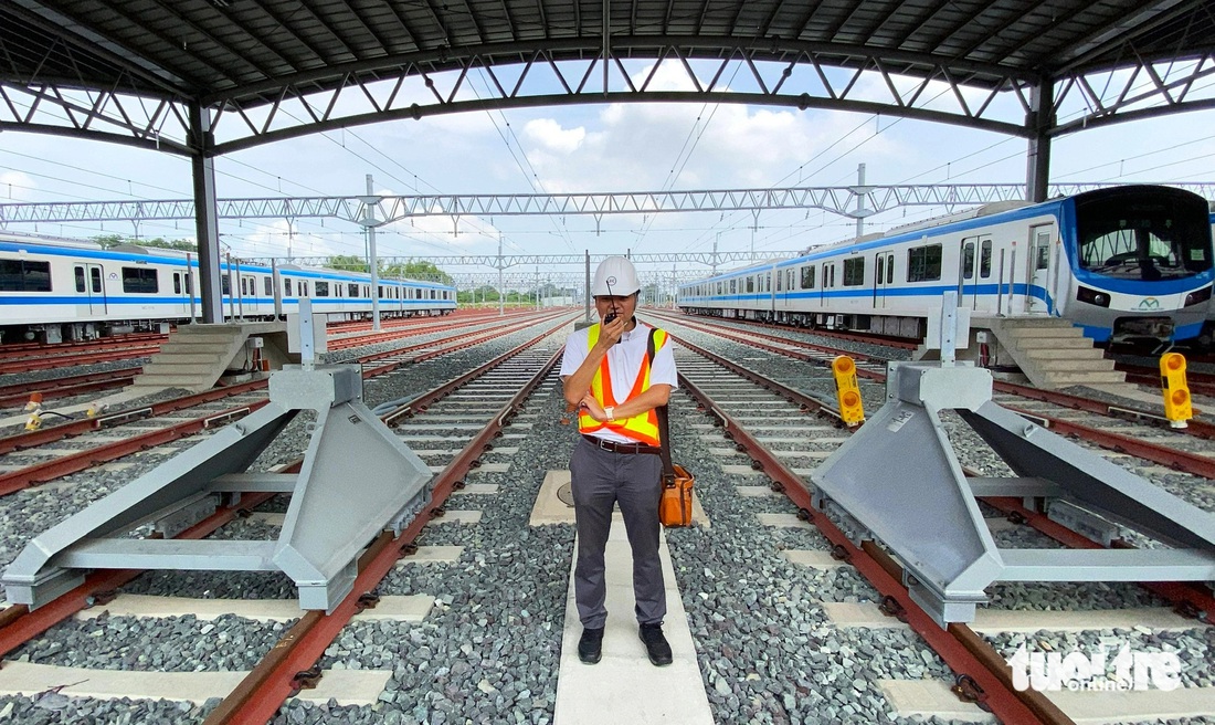 Đội lái tàu người Việt thực hành lái tàu metro số 1 - Ảnh 5.