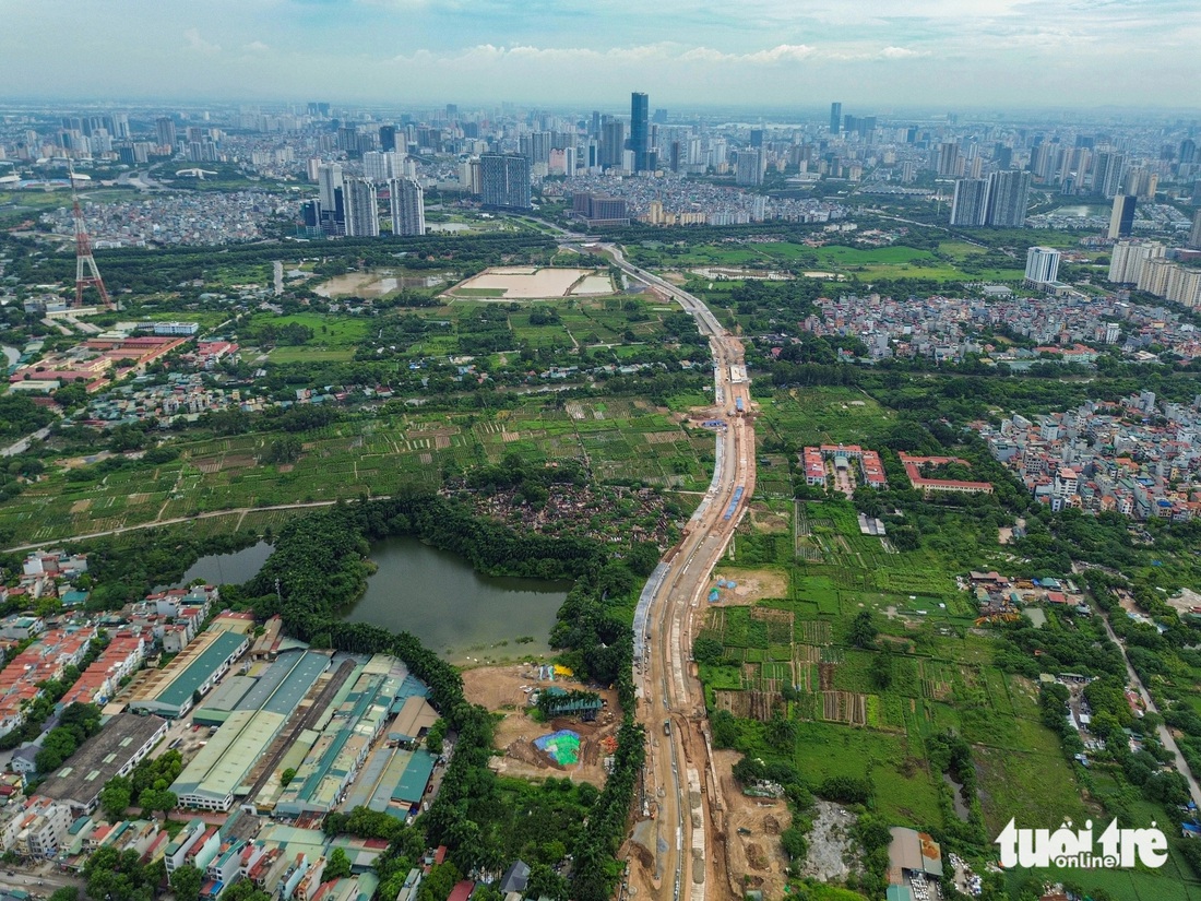 Toàn cảnh tuyến đường 6 làn xe nối liền 2 quận ở Hà Nội - Ảnh 1.