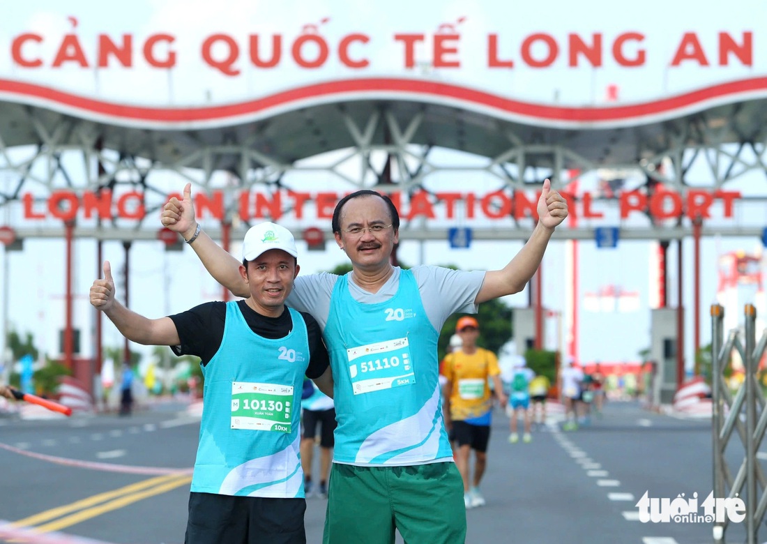 Runner Võ Quốc Thắng khuấy động đường chạy GreenUP Marathon 2024 - Ảnh 7.