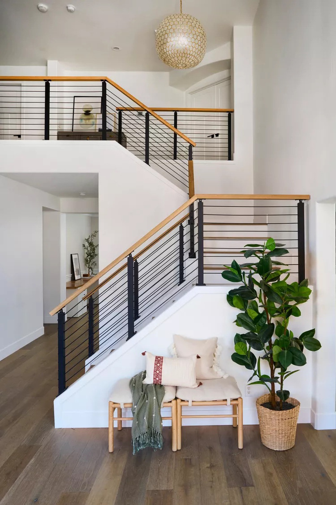Một cầu thang được thiết kế hoàn hảo sẽ trở thành tâm điểm của ngôi nhà - Ảnh: BHG