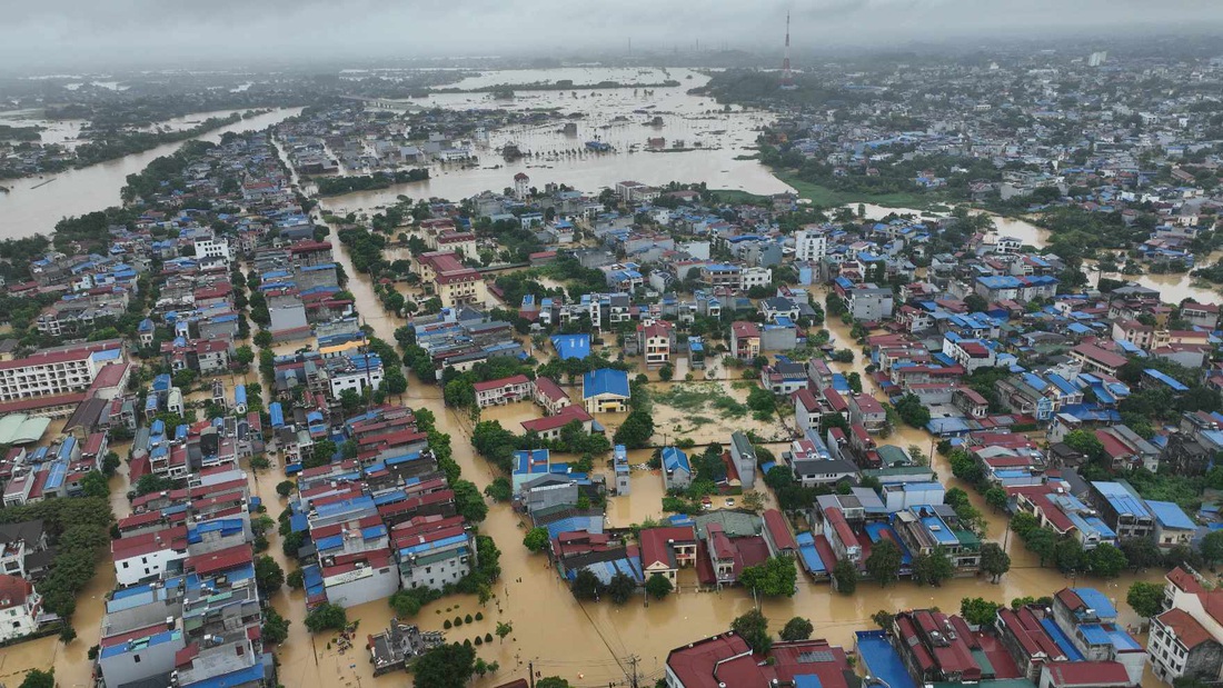 Dân hết lòng, quân hết mình vì bà con vùng lũ tại Thái Nguyên - Ảnh 10.