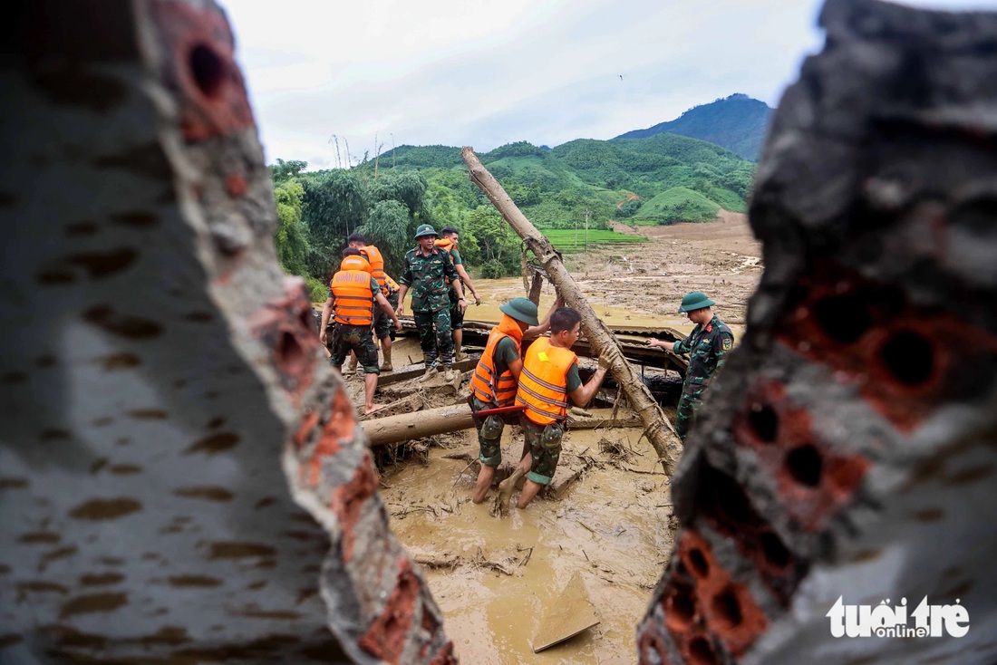 Làng Nủ - những hình ảnh gây ám ảnh - Ảnh 13.