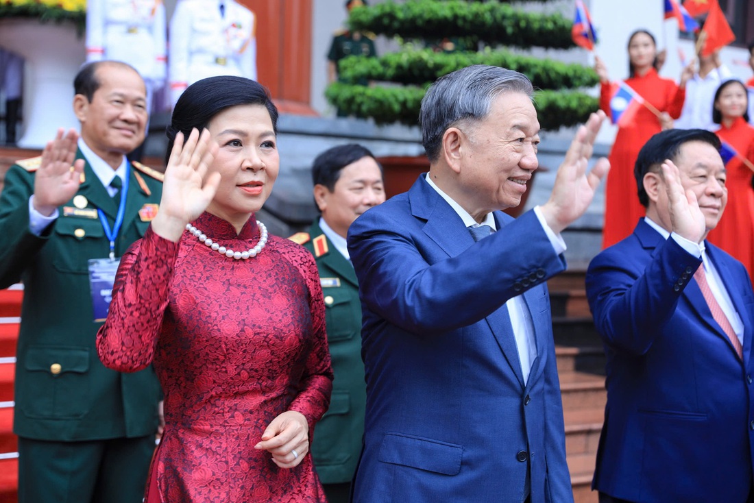 Tổng Bí thư, Chủ tịch nước Lào đọc thơ bác Hồ, nói về 4 chữ tình trong quan hệ với Việt Nam - Ảnh 10.