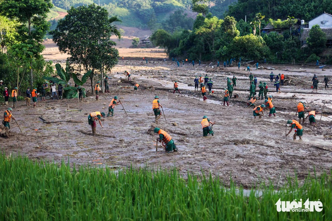 Lũ quét Làng Nủ và gần 500 người hùng thầm lặng - Ảnh 1.