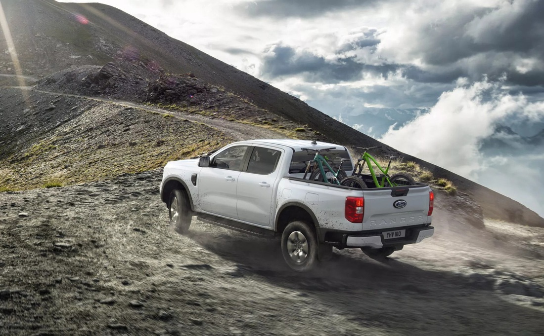 Ford Ranger PHEV 2025: Chạy 45 km không cần xăng, vận hành không khác xe xăng nhưng tiết kiệm hơn - Ảnh 8.