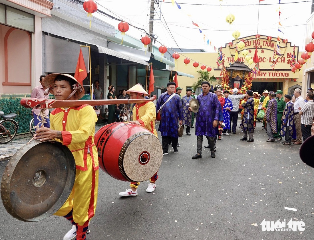 Sáng nay giữa những cơn mưa, Cần Giờ làm lễ đưa rước Nghinh Ông cầu mưa thuận gió hòa - Ảnh 4.