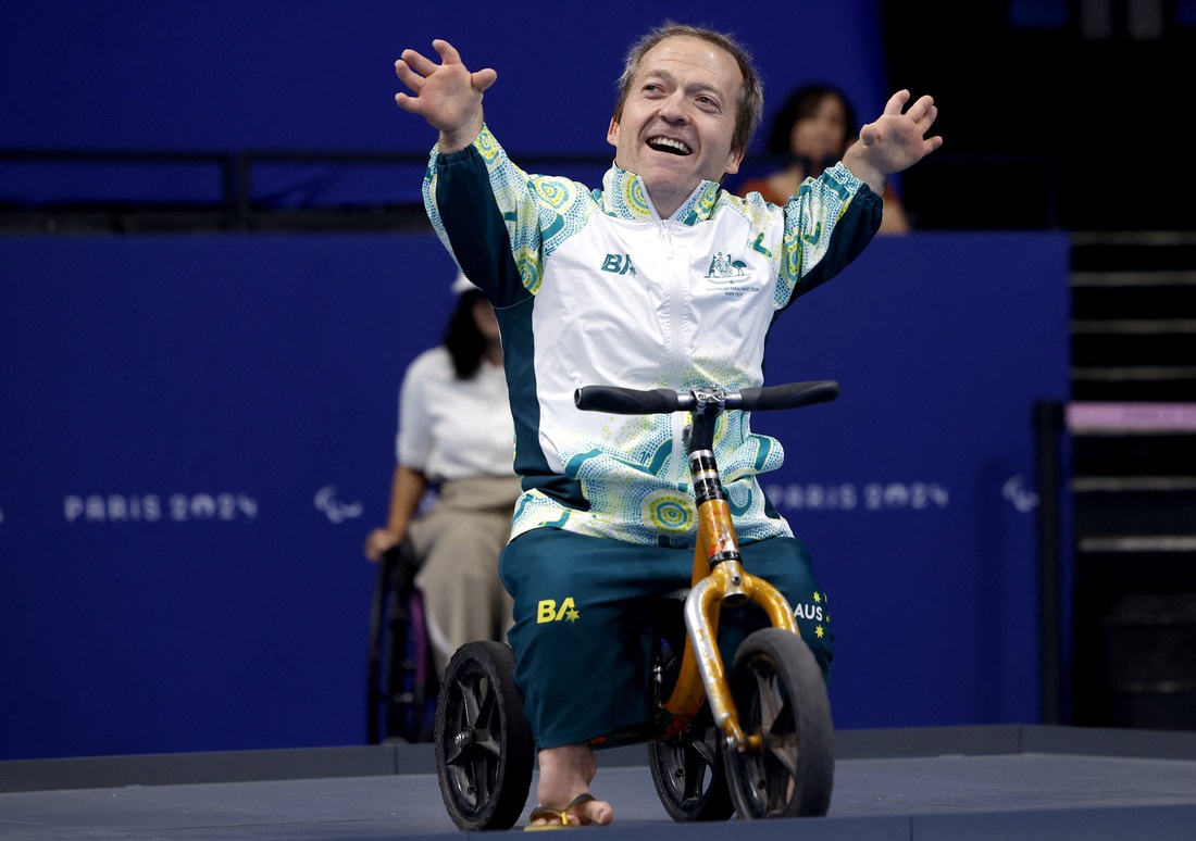 Những khoảnh khắc 'chạm đến trái tim' tại Paralympic 2024 - Ảnh 1.