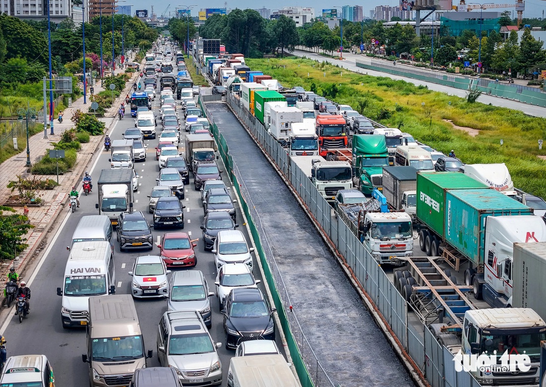 Trên công trường nút giao ngàn tỉ An Phú: Làm cả ngày lẫn đêm, không nghỉ lễ - Ảnh 12.