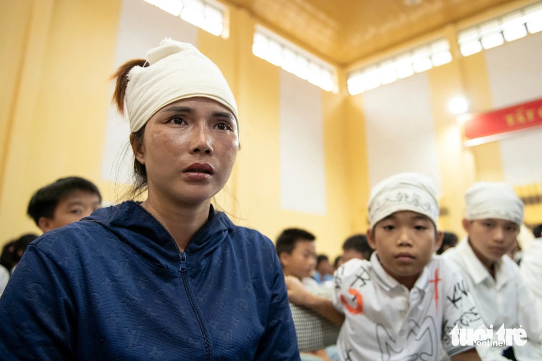 'Nhà bị lũ cuốn, bố bị trôi xa 150km, chưa tìm thấy ông...' - Ảnh 1.