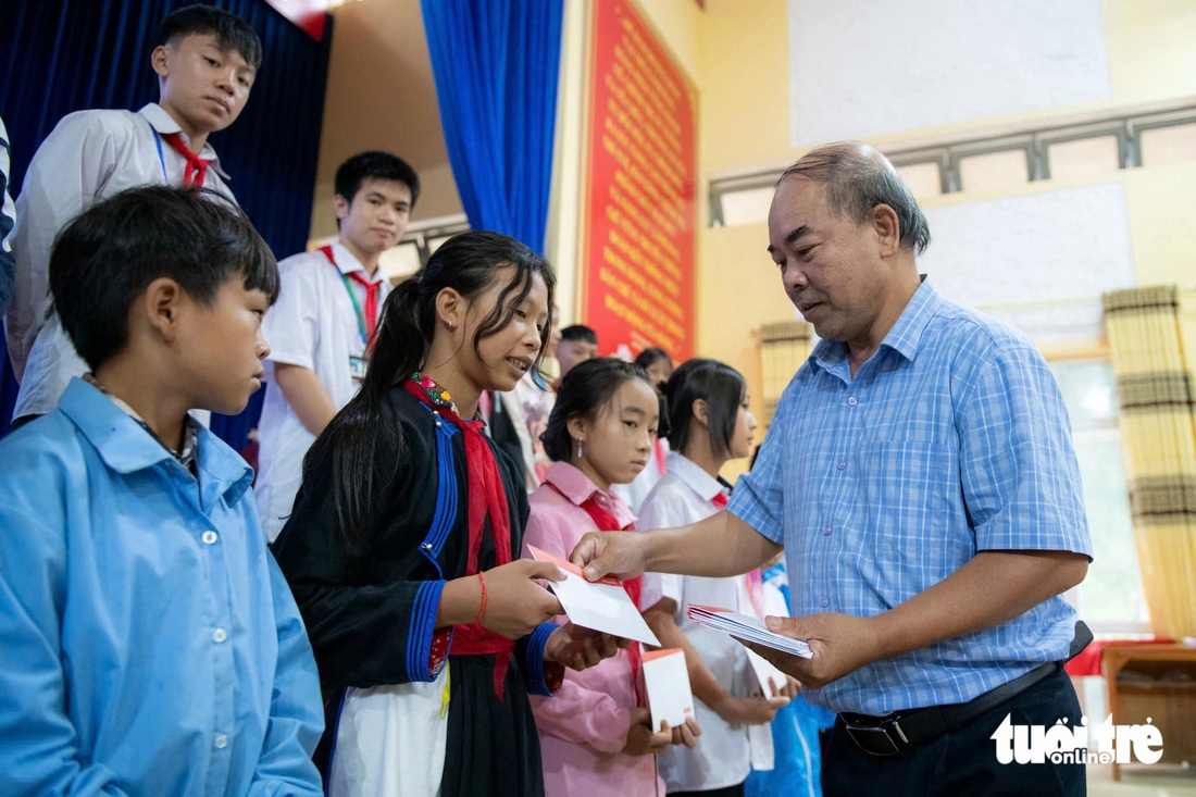 'Nhà bị lũ cuốn, bố bị trôi xa 150km, chưa tìm thấy ông...' - Ảnh 8.