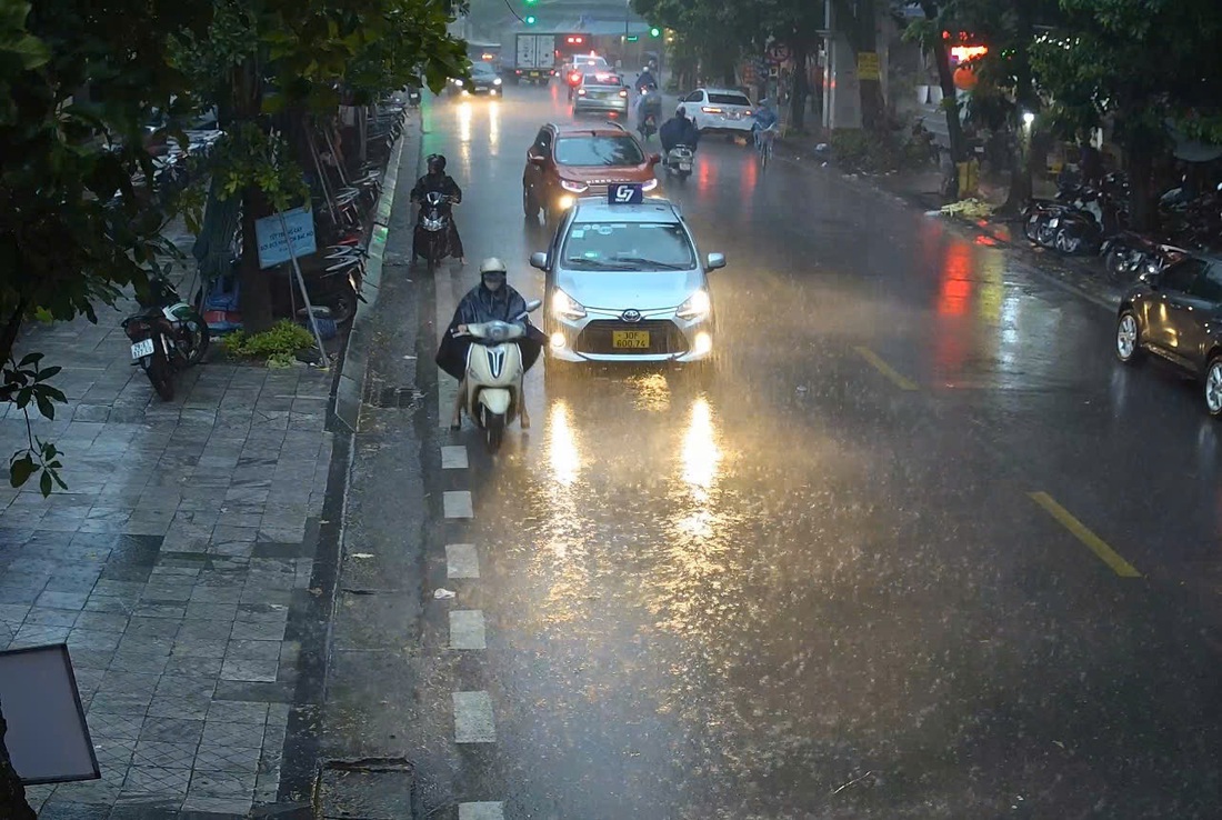 Bạch Long Vĩ đã có gió cấp 12, giật cấp 14, bão cách đất liền 160km - Ảnh 22.