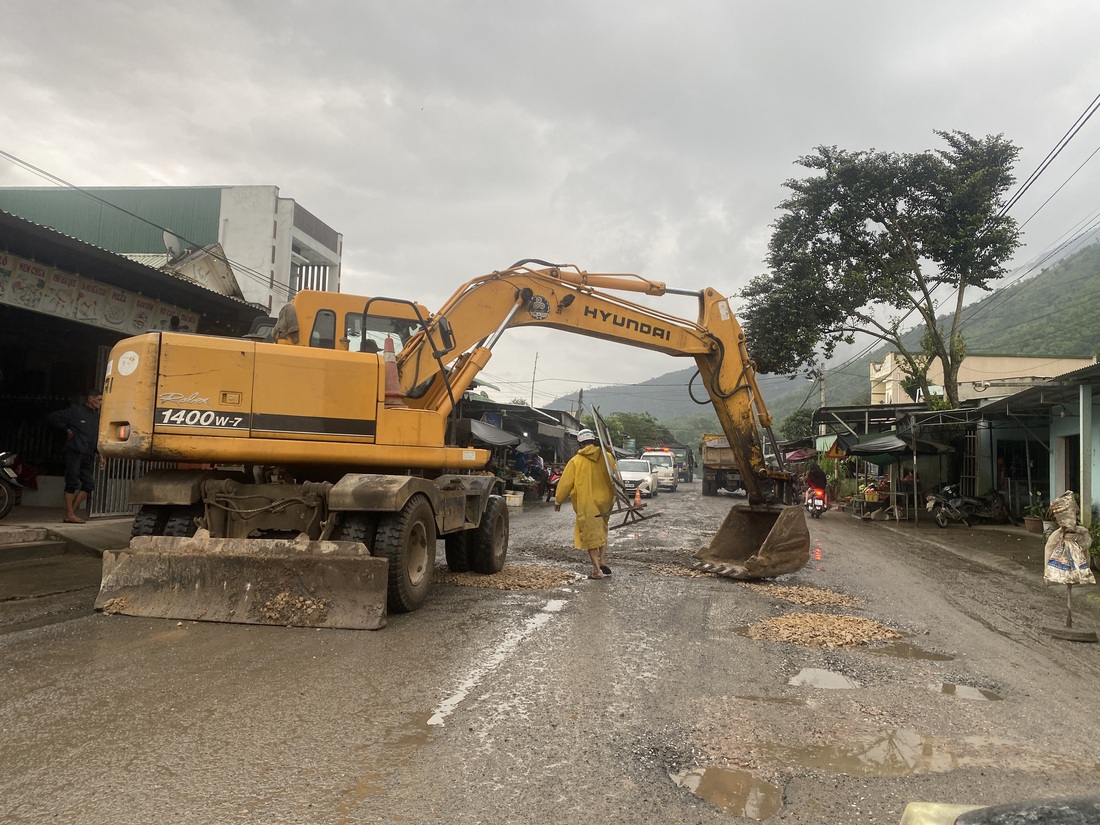 Cảnh nát bấy quốc lộ từ Đà Nẵng lên Tây Nguyên khiến Quảng Nam phải đề xuất đầu tư 2.500 tỉ đồng - Ảnh 6.