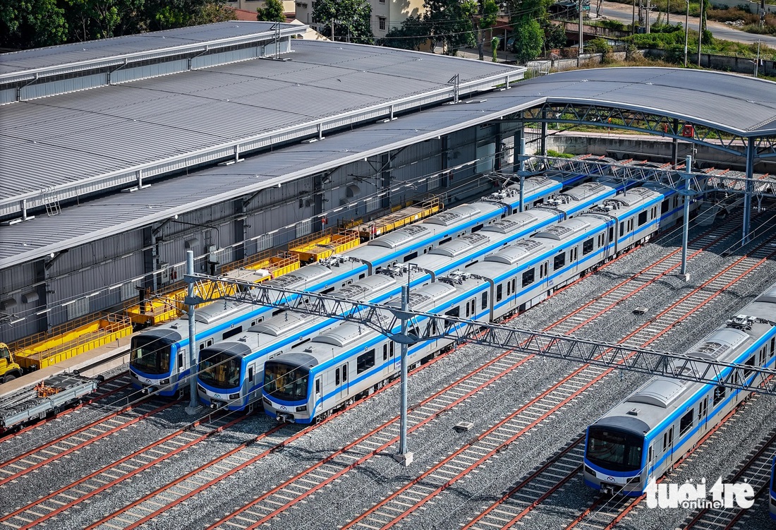 Cận cảnh hệ thống rửa tàu tự động tuyến metro số 1 - Ảnh 2.