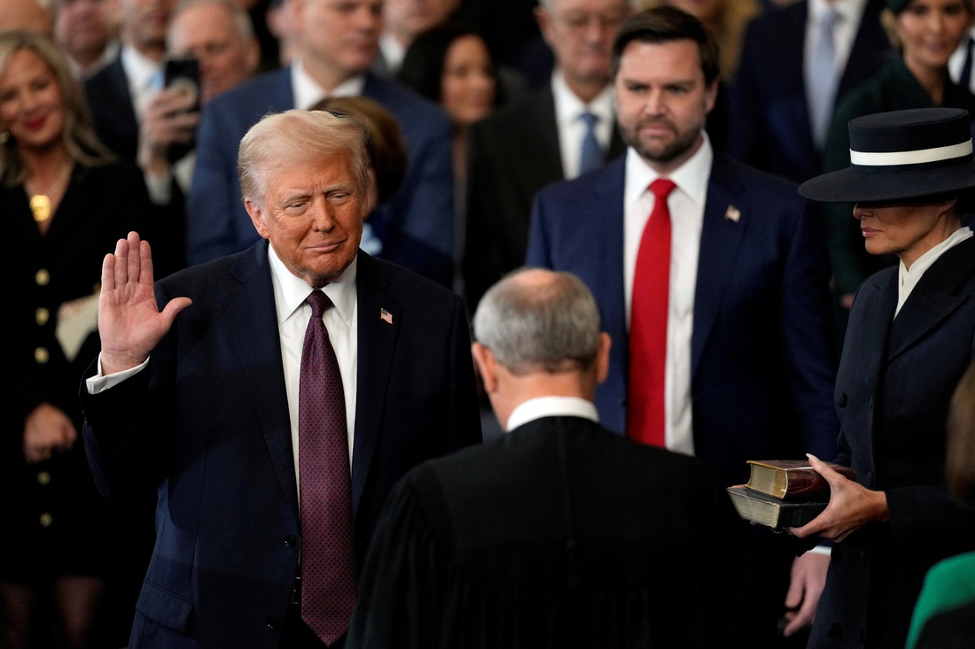 Chùm ảnh: Những khoảnh khắc quanh lễ tuyên thệ nhậm chức Tổng thống Mỹ của ông Trump - Ảnh 5. Những hình ảnh khắc ghi lễ tuyên thệ nhậm chức của Tổng thống Trump - Ảnh 5.