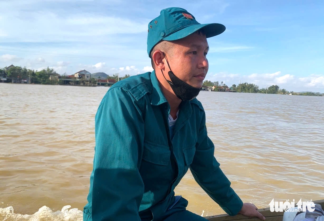 Nước lũ cao nhất trong 15 năm lên quá nhanh ở Hà Tĩnh, hàng ngàn hộ dân vẫn đang bị cô lập - Ảnh 4.