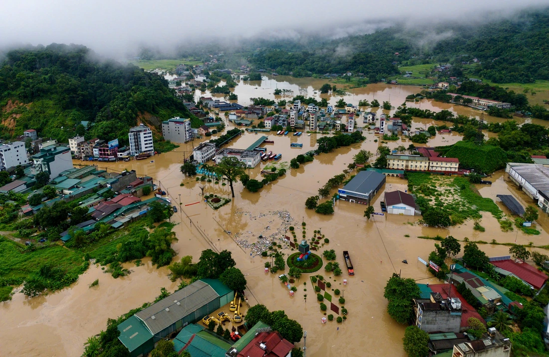 Hình ảnh phố phường Hà Giang ngập trong trận lũ lịch sử - Ảnh 10.