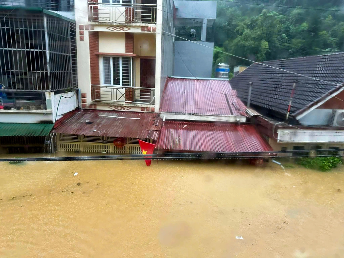 Hình ảnh phố phường Hà Giang ngập trong trận lũ lịch sử - Ảnh 7.