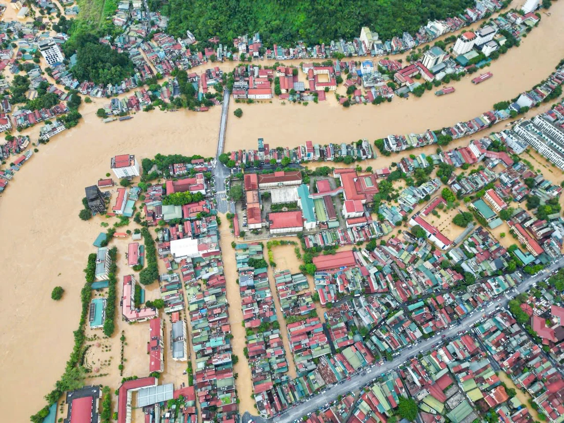 Hình ảnh phố phường Hà Giang ngập trong trận lũ lịch sử - Ảnh 4.