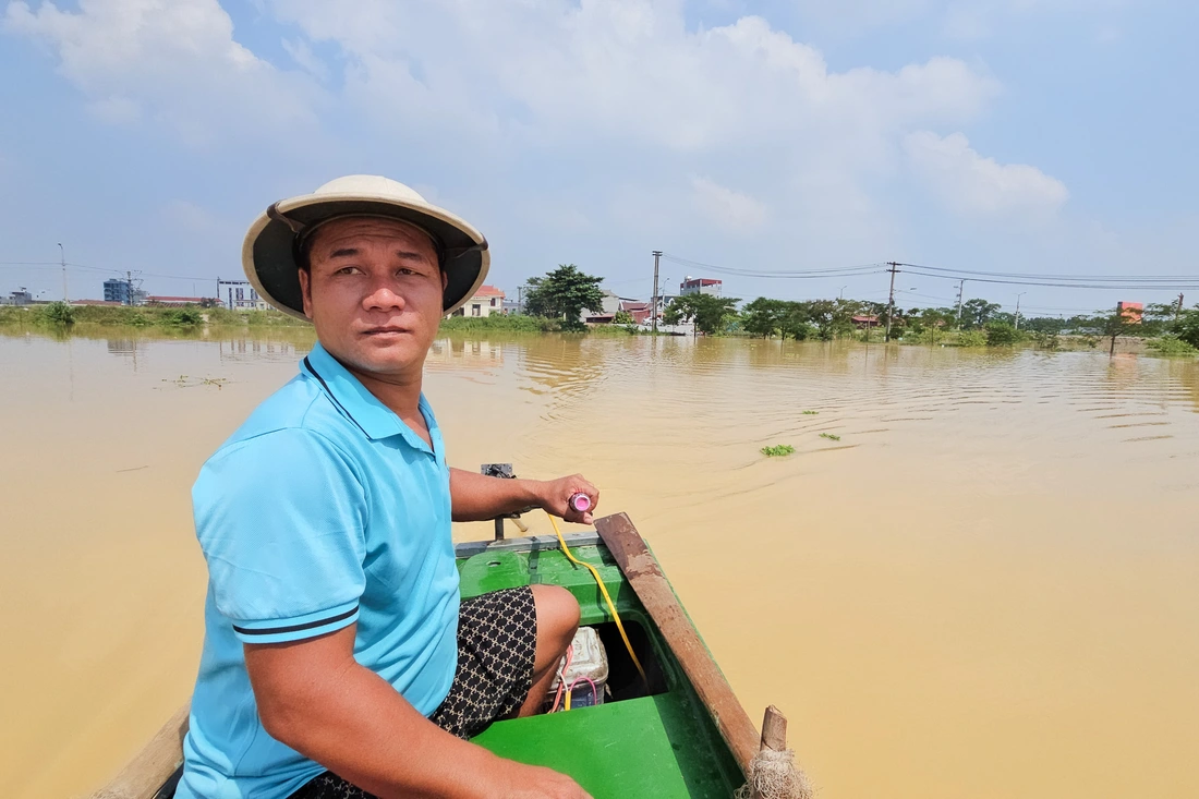 Bốn ngày 'chiến đấu' với lũ sông Cầu: Có tiền chẳng mua nổi bữa cơm - Ảnh 1.