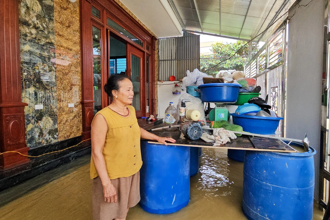 Bốn ngày 'chiến đấu' với lũ sông Cầu: Có tiền chẳng mua nổi bữa cơm - Ảnh 3.
