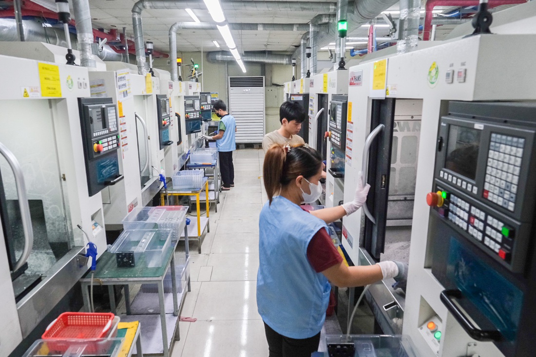 Sau lũ lịch sử, người dân tất bật dọn dẹp nhà cửa, công ty lại sáng đèn sản xuất - Ảnh 7. bắc ninh - Ảnh 8.