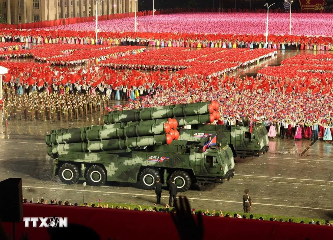 Chiêm ngưỡng tên lửa Hwasong-20 mới trong lễ duyệt binh của Triều Tiên - Ảnh 7. Triều Tiên - Ảnh 7.