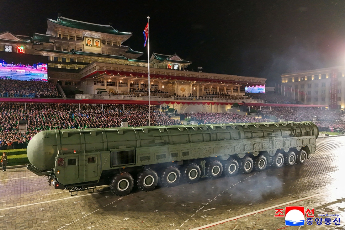 Chiêm ngưỡng tên lửa Hwasong-20 mới trong lễ duyệt binh của Triều Tiên - Ảnh 4. Triều Tiên - Ảnh 4.